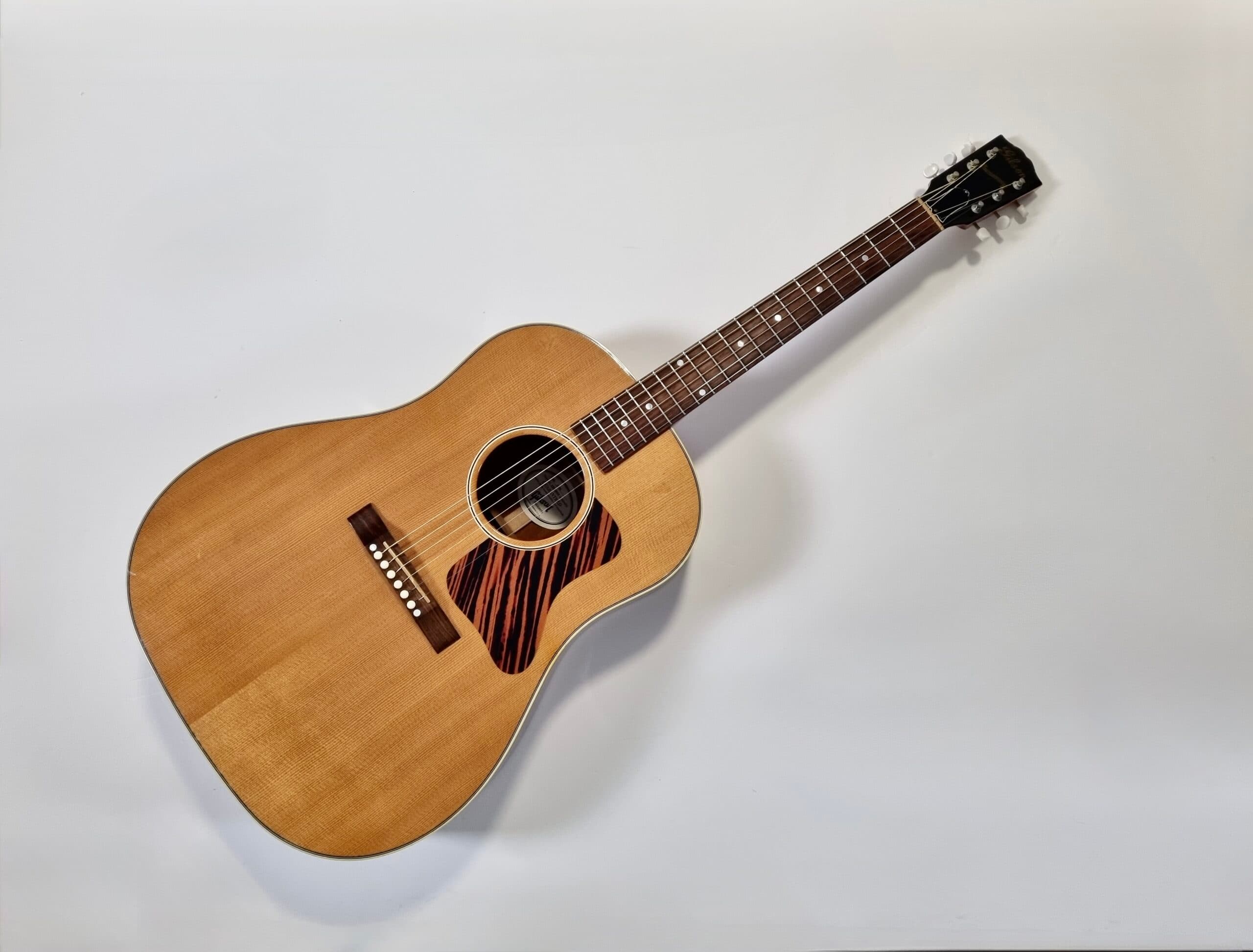 Gibson J-35 Antique Natural 2013 - Image 1
