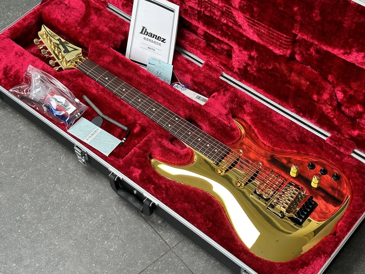 Ibanez JS2GD Gold Chrome Boy Joe Satriani Mint & Complete - Image 1